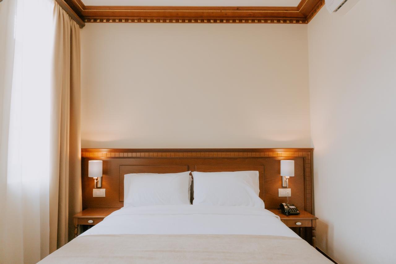 Hotel Argjiro จีโรคาสเตอร์ ภายนอก รูปภาพ