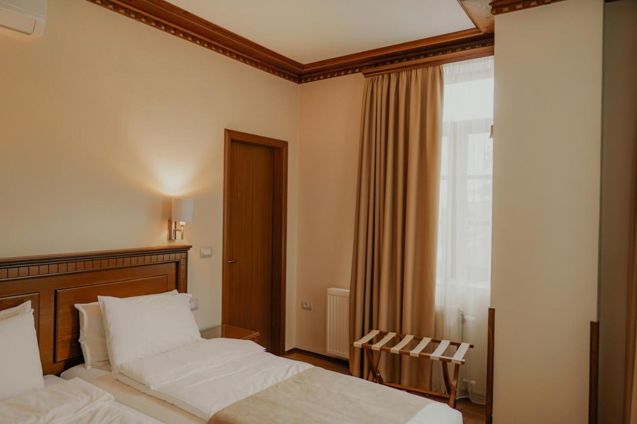 Hotel Argjiro จีโรคาสเตอร์ ภายนอก รูปภาพ